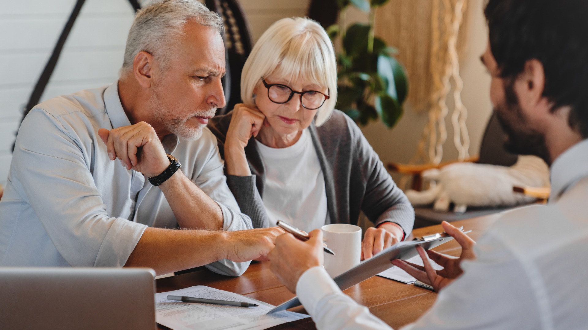 Financial Advisor Explaining Paperwork to Elderly Retired Couple Front Of Desk.jpg S1024X1024Wisk20Csk2Gb Ftb05Ytghblwaet9Wl0Fgcg8Yk 3Cfjil9Lsm